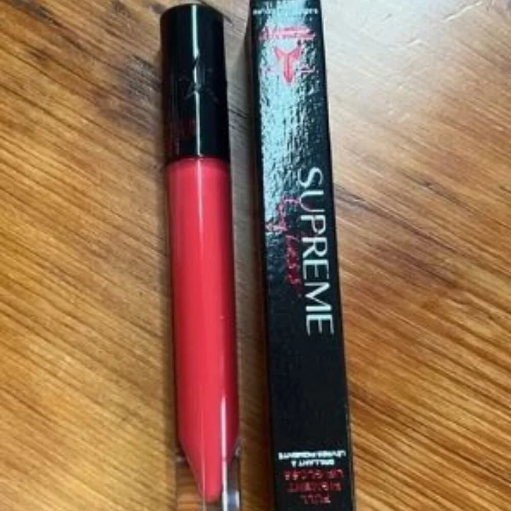 Jeffree Star Supreme Gloss in color 
